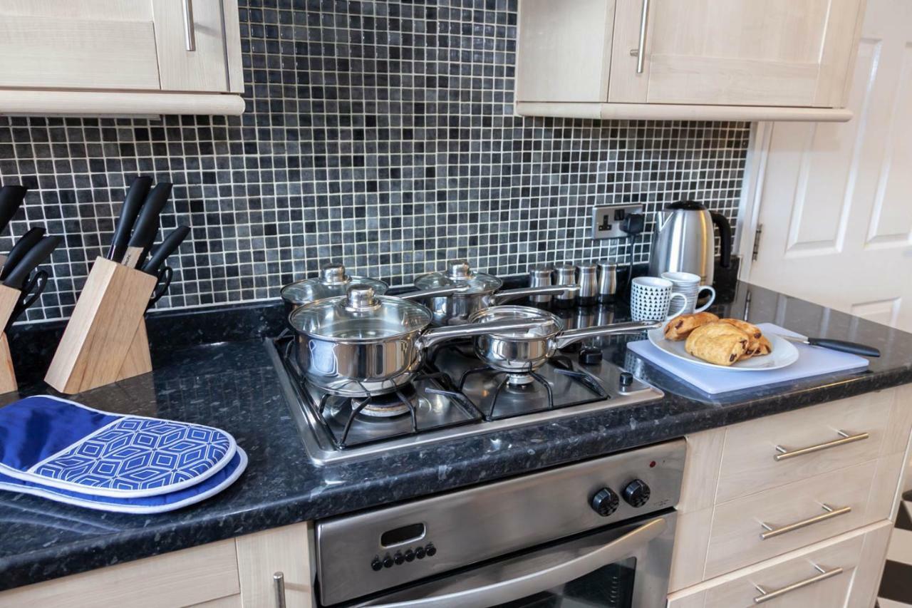 4 Bed Home, Driveway Parking Ideally Located In Latchford, Warrington - Executive St Marys House 외부 사진