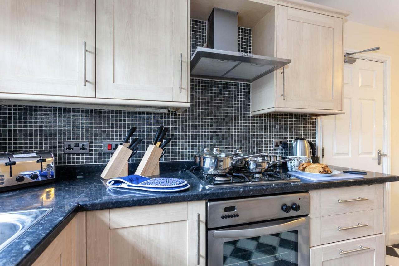 4 Bed Home, Driveway Parking Ideally Located In Latchford, Warrington - Executive St Marys House 외부 사진
