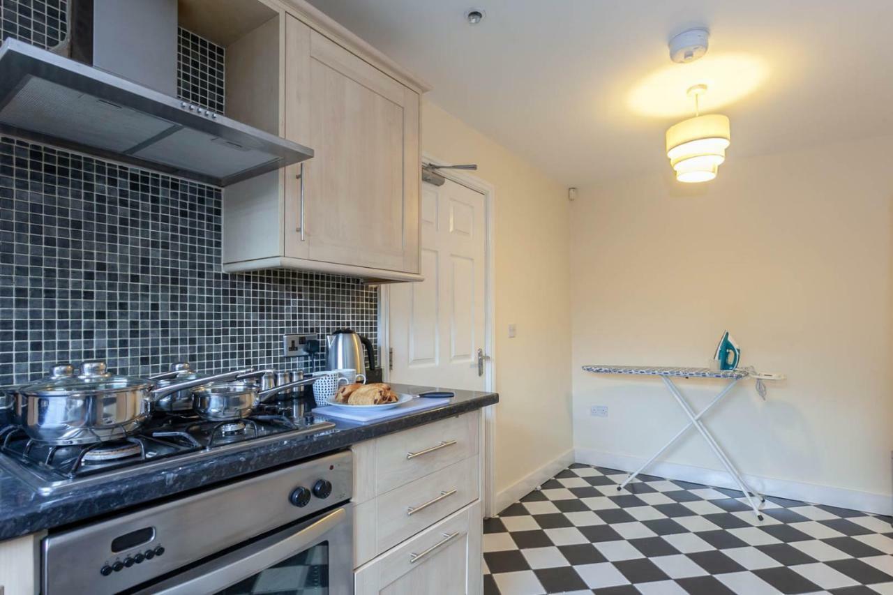4 Bed Home, Driveway Parking Ideally Located In Latchford, Warrington - Executive St Marys House 외부 사진